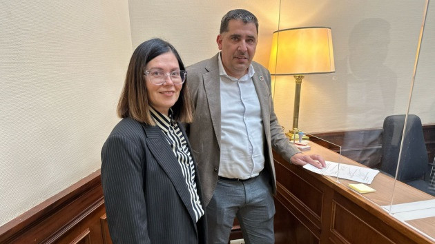 Archivo - La portavoz socialista de Energía en el Congreso, Isabel Pérez, y el portavoz de la Comisión Mixta para la Coordinación y Seguimiento de la Estrategia Española para alcanzar los Objetivos de Desarrollo Sostenible (ODS) Daniel Senderos