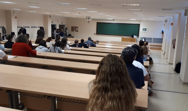 Archivo - Imagen de archivo de exámenes de oposiciones en Andalucía.