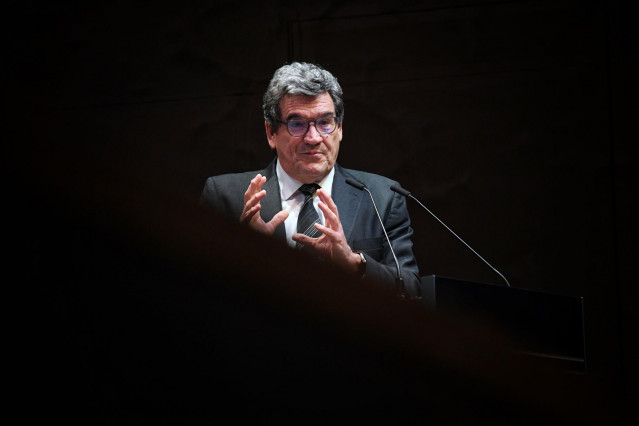 El gobernador del Banco de España, José Luis Escrivá, interviene en el marco de la Cátedra Fundación La Caixa Economía y Sociedad, en el CaixaForum, a 24 de marzo de 2025, en Madrid (España).