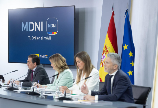 El ministro del Interior, Fernando Grande-Marlaska, presenta la app MiDNI que permite llevar el DNI en el móvil