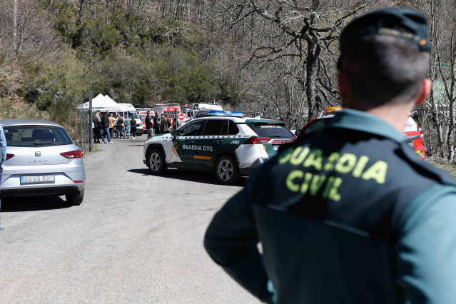 Efectivos de emergencias durante las labores de búsqueda de las víctimas del accidente en la mina de Cerredo, el pasado lunes