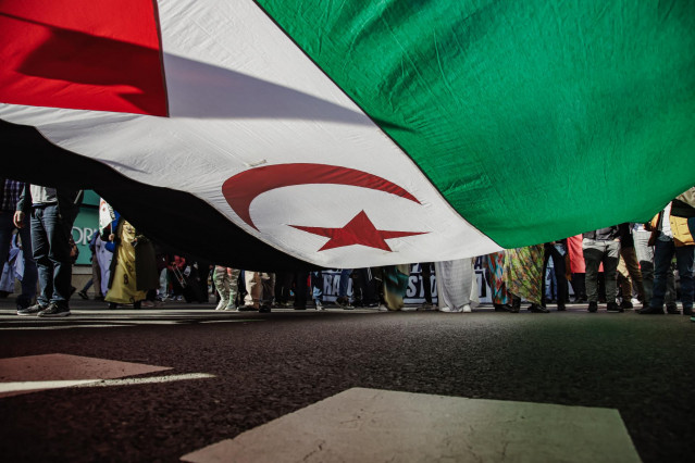 Archivo - Una bandera del Sáhara Occidental durante una manifestación