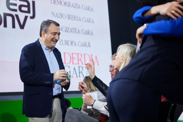 El nuevo presidente del EBB del PNV, en el frontón Atano III de Donostia-San Sebastián