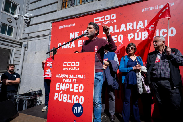 Lucho Palazzo, coordinador del Área Pública de CCOO, durante la concentración de este martes