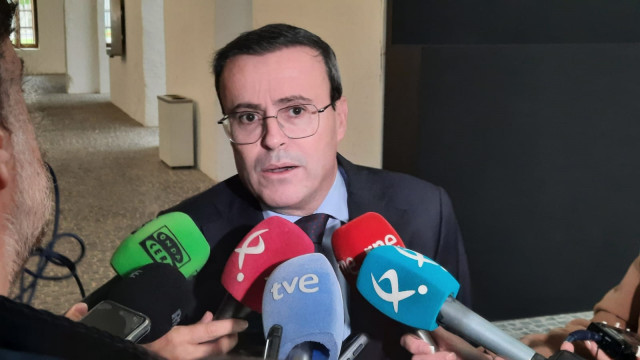 El presidente de la Diputación de Badajoz, Miguel Ángel Gallardo, atiende a los medios.
