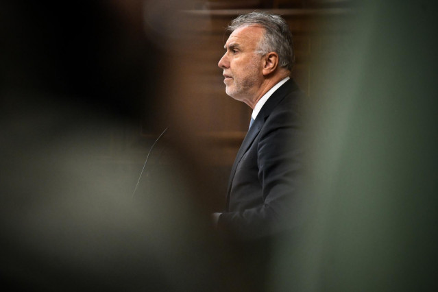 El ministro de Política Territorial, Ángel Víctor Torres, durante su intervención en una sesión plenaria en el Congreso de los Diputados, a 10 de abril de 2025, en Madrid (España).