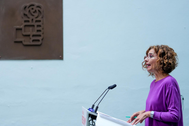 La secretaria general del PSOE de Andalucía, María Jesús Montero durante la rueda de prensa posterior a la  reunión mantenida el día de hoy. A 11 de abril de 2025 en Sevilla, Andalucía (España). La secretaria general del PSOE de Andalucía, María Jesús Mon