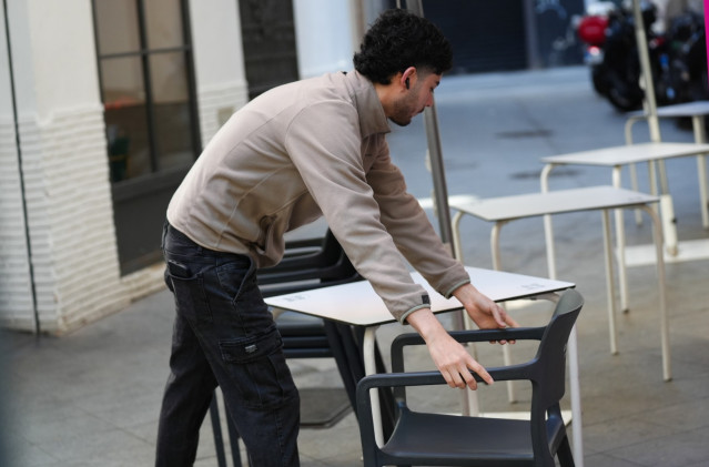 Un trabajador del sector hostelero.