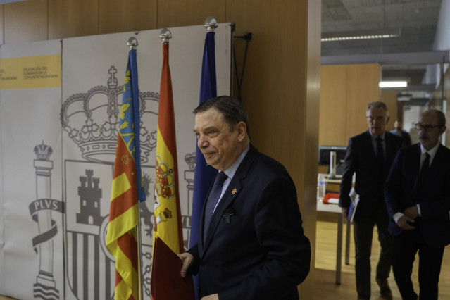 El ministro de Agricultura, Pesca y Alimentación, Luis Planas, en la rueda de prensa ofrecida en València para anunciar nuevas ayudas de su departamento para agricultores afectados por la dana y hacer balance de las ya aplicadas.