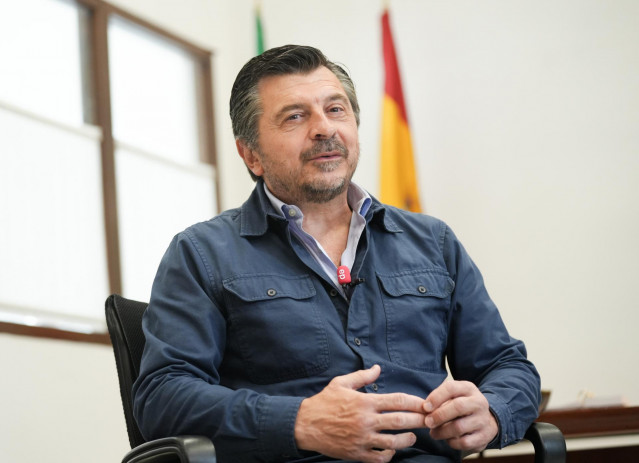El portavoz del PP-A en el Parlamento andaluz, Toni Martín, durante la entrevista