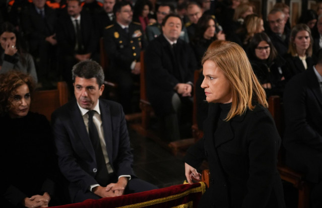 Archivo - El 'president' de la Generalitat, Carlos Mazón, y la delegada del Gobierno en la Comunitat Valenciana, Pilar Bernabé, en una imagen de archivo