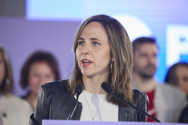 La secretaria general de Podemos y diputada, Ione Belarra, interviene durante la V Asamblea Ciudadana de Podemos, en el Pabellón de Convenciones de Casa de Campo, a 12 de abril de 2025, en Madrid (España).