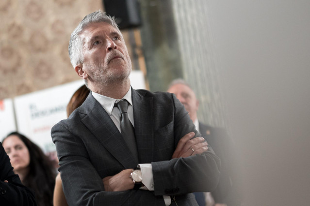 El ministro del Interior, Fernando Grande-Marlaska, inaugura la exposición 'El Descanso, 40 años del primer atentado yihadista masivo en España', en la sede de la Delegación del Gobierno, a 8 de abril de 2025, en Madrid (España).