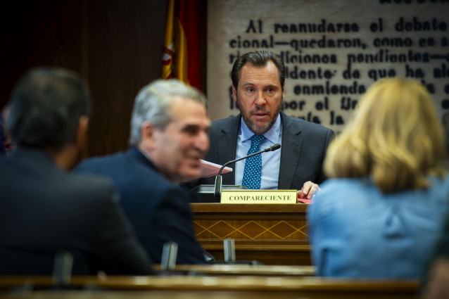 El ministro de Transportes y Movilidad Sostenible, Óscar Puente Santiago, comparece ante la Comisión del ‘caso Koldo’, en el Senado, a 24 de abril de 2025, en Madrid (España).