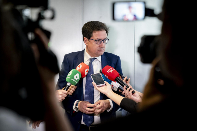 El ministro para la Transformación Digital y de la Función Pública, Óscar López, en el Espacio Fundación Telefónica, a 24 de abril de 2025, en Madrid (España).