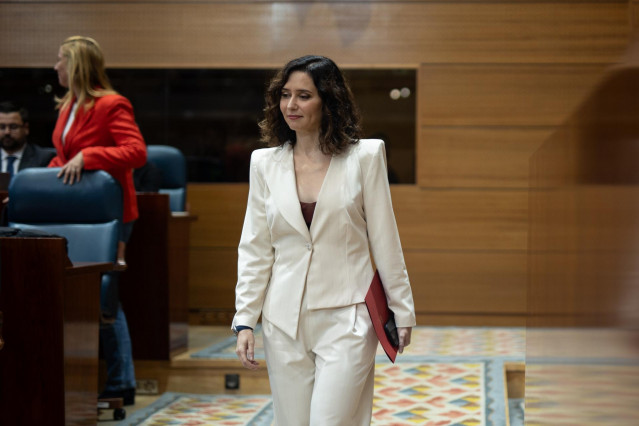 La presidenta de la Comunidad de Madrid, Isabel Díaz Ayuso, durante un pleno en la Asamblea de Madrid, a 24 de abril de 2025, en Madrid (España).