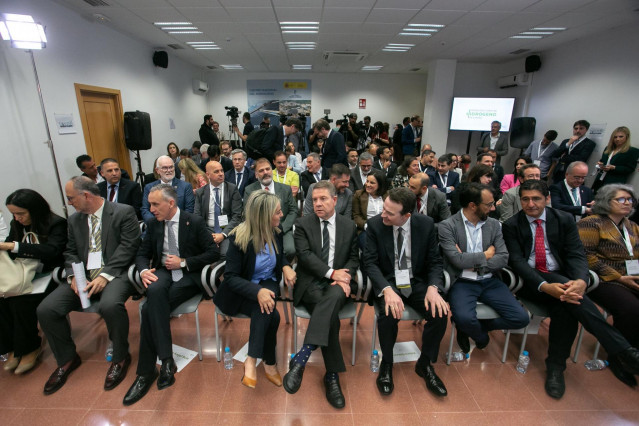 Emiliano García-Page durante el acto de lanzamiento del Plan Conceptual de Participación Pública (PCPP) de la red de hidrógeno, en el Centro Nacional del Hidrógeno en Puertollano.
