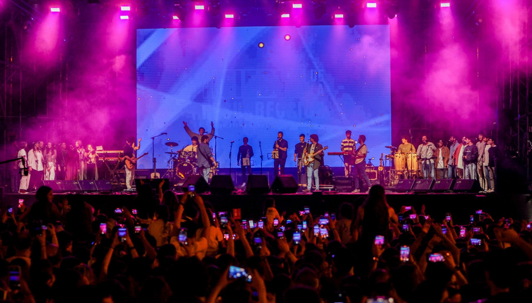 Archivo - Hakuna Group Music actúa durante la segunda edición de la Fiesta de la Resurrección, en la plaza de Cibeles, a 6 de abril de 2024, en Madrid (España). La Plaza de Cibeles acoge hoy la se