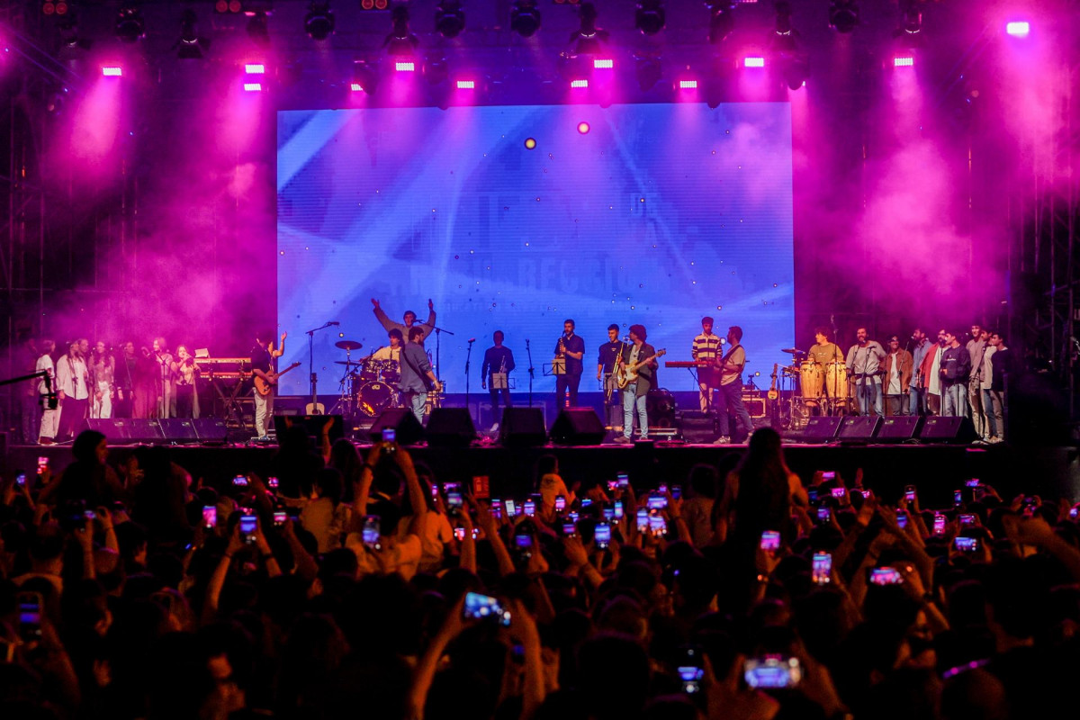 Archivo - Hakuna Group Music actúa durante la segunda edición de la Fiesta de la Resurrección, en la plaza de Cibeles, a 6 de abril de 2024, en Madrid (España). La Plaza de Cibeles acoge hoy la segunda edición de la Fiesta de la Resurrección, un festival