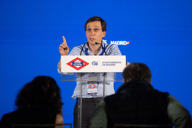 El alcalde de Madrid, José Luis Martínez-Almeida, interviene durante las ‘I Jornadas Entre Distritos’ del PP de Madrid, en el Hotel NH Collection Madrid Eurobuilding