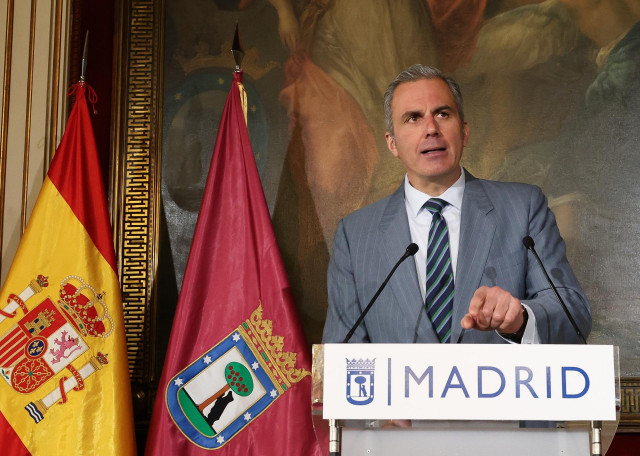 Archivo - El portavoz de VOX en el Ayuntamiento de Madrid, Javier Ortega Smith, durante una rueda de prensa posterior al Consejo y la Junta Local de Seguridad de la ciudad, en la Casa de la Villa, a 17 de febrero de 2025, en Madrid (España).