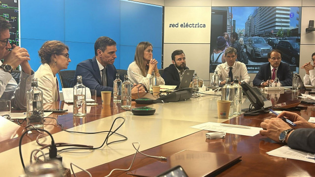 El presidente del Gobierno, Pedro Sánchez, se ha trasladado esta noche a Red Eléctrica, junto a las vicepresidentas María Jesús Montero y Sara Aagesen, para hacer seguimiento de la situación provocada por el apagón energético.