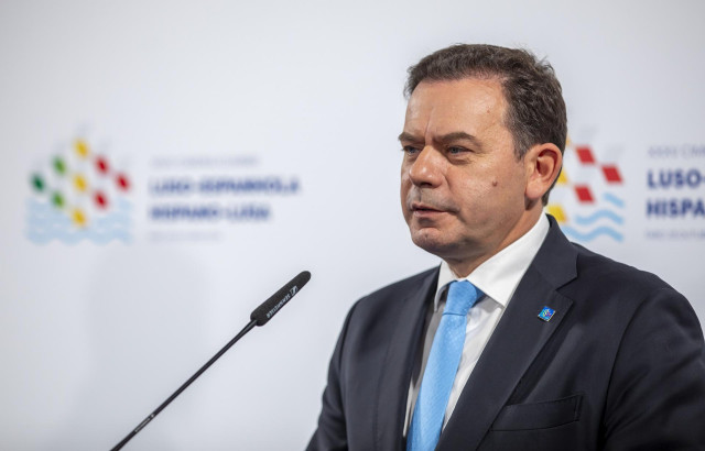 Archivo - El primer ministro de la República Portuguesa, Luís Montenegro, intervienen durante la XXXV Cumbre Hispano-Lusa, a 23 de octubre de 2024, en Faro (Portugal)