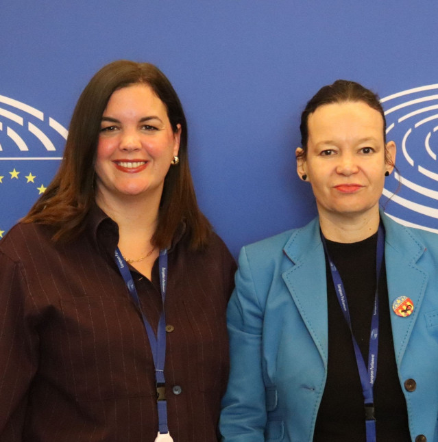 Las eurodiputadas socialistas Leire Pajín y Sandra Gómez en imagen de archivo.