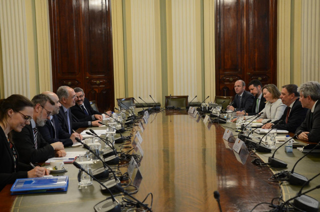 El Ministro De Agricultura, Pesca Y Alimentación, Luis Planas, Se Reúne Con El Comisario Europeo De Pesca Y Océanos, Costas Kadis,En La Sede Del Ministerio De Agricultura