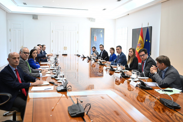Reunión del presidente del Gobierno, Pedro Sánchez con las principales compañías eléctricas tras el apagón que afectó a toda la Península Ibérica