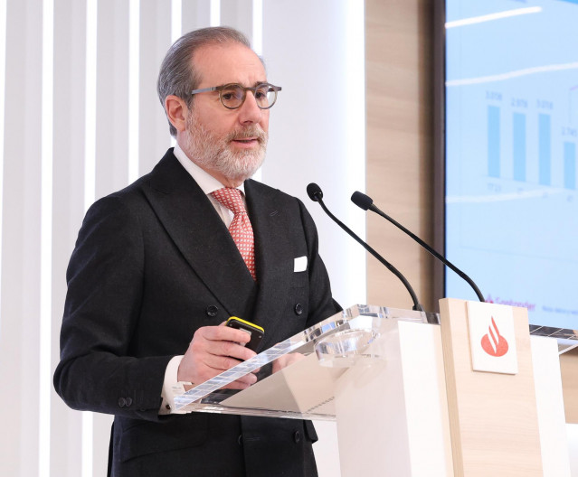 Archivo - El consejero delegado del Banco Santander, Héctor Grisi, durante la presentación de los resultados de Banco Santander en su ejercicio de 2024, a 5 de febrero de 2025, en Boadilla del Monte, Madrid (España).