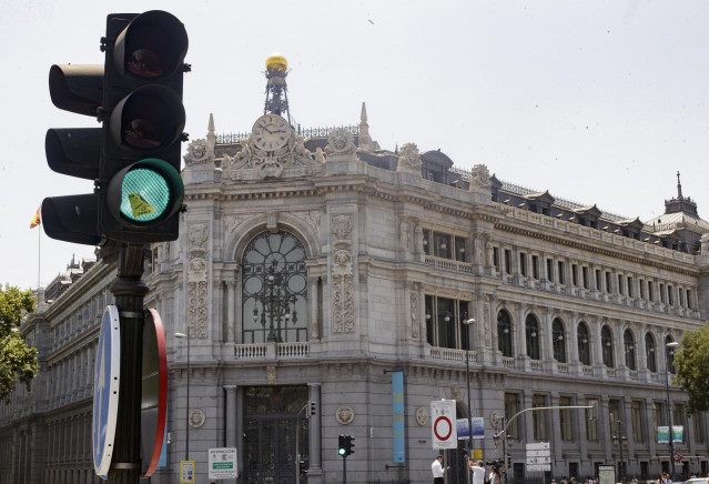 Archivo - Fachada del edificio del Banco de España situada en la confluencia del Paseo del Prado y la madrileña calle de Alcalá.