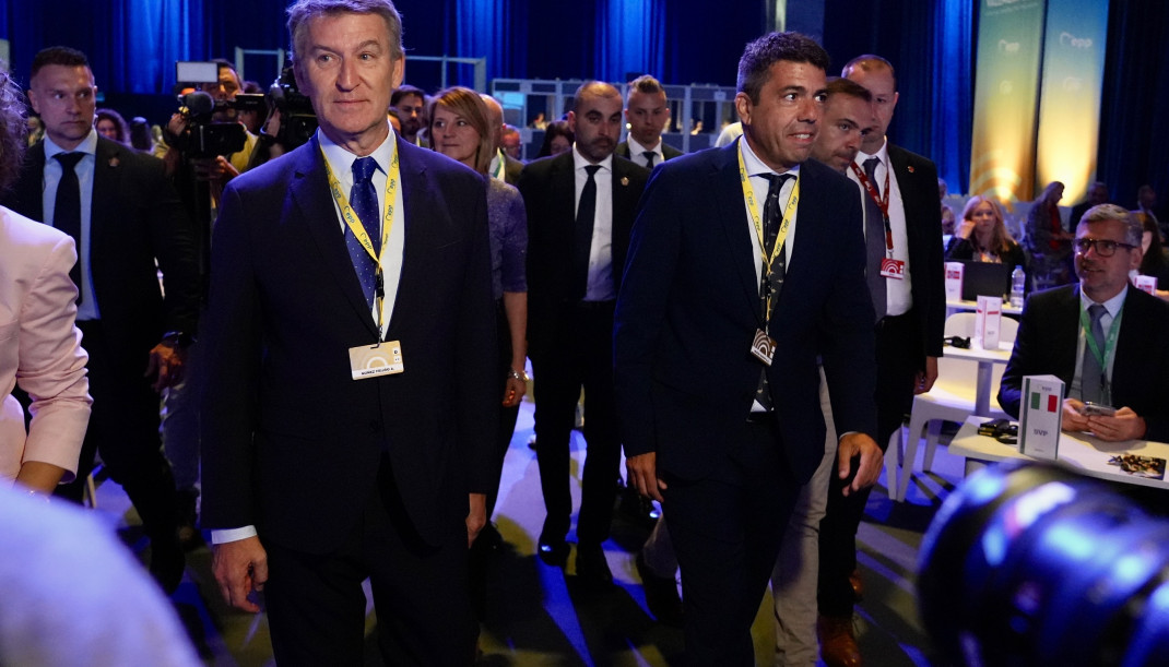 El 'president' de la Generalitat y líder del PPCV, Carlos Mazón, y el presidente del PP, Alberto Núñez Feijóo, en la segunda jornada del congreso del PPE