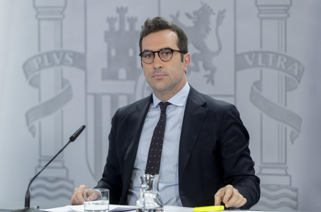 El ministro de Economía, Comercio y Empresa, Carlos Cuerpo, durante una rueda de prensa posterior al Consejo de Ministros, en el Palacio de La Moncloa, a 30 de abril de 2025, en Madrid (España). Durante su comparecencia, los ministros han defendido la ges