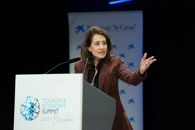 La presidenta de Paradores, Raquel Sánchez, interviene durante el Tourism & Economy Summit Barcelona 2025, en CosmoCaixa, a 2 de abril de 2025, en Barcelona, Catalunya (España).