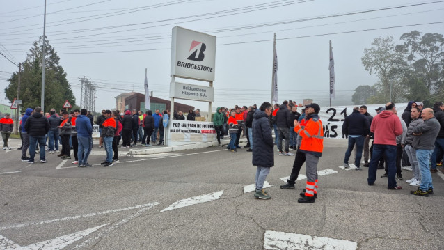 La huelga paraliza la producción de las fábricas de Bridgestone en Puente San Miguel, según los sindicatos.-ARCHIVOS