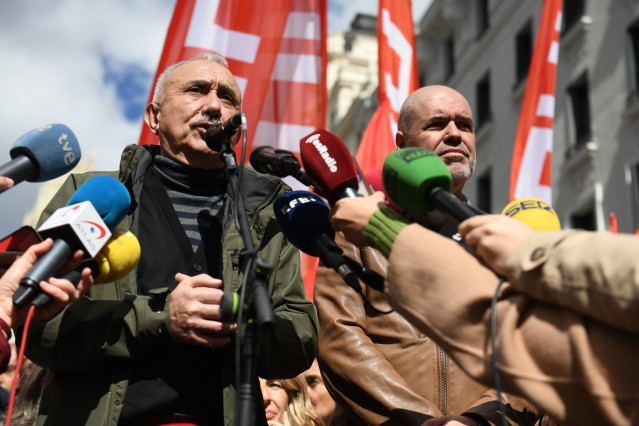 Archivo - El secretario general de UGT, Pepe Álvarez, y el de CCOO, Unai Sordo.