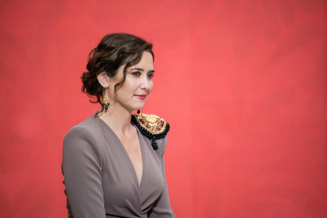 Archivo - La presidenta de la Comunidad y candidata del PP a la reelección, Isabel Díaz Ayuso, durante la ceremonia de imposición de Medallas de la Comunidad de Madrid y condecoraciones de la Orden del Dos de Mayo