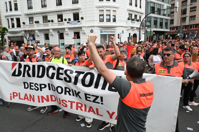 Trabajadores de Bridgestone de Basauri se manifiestan el 1 de Mayo en Bilbao