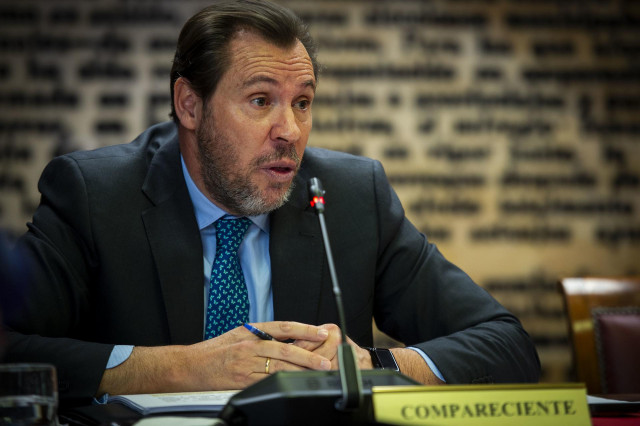 El ministro de Transportes y Movilidad Sostenible, Óscar Puente Santiago, comparece ante la Comisión del ‘caso Koldo’, en el Senado, a 24 de abril de 2025, en Madrid (España). Puente ha comparecido hoy ante la Comisión de Investigación sobre los contratos