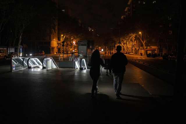 Las calles de la ciudad sin luz durante el apagón, a 28 de abril de 2025, en Vigo, Pontevedra, Galicia (España).