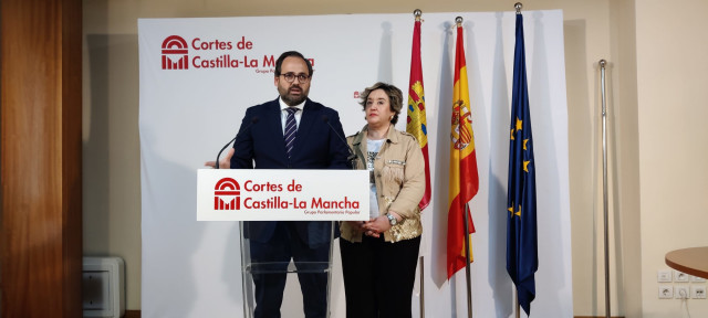 Archivo - El presidente del PP Paco Núñez y la represante del PP en la FEMP, Ana Cantarero.