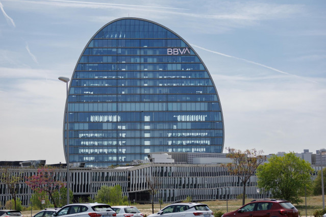 Archivo - Fachada del banco del BBVA en la ciudad del BBVA.
