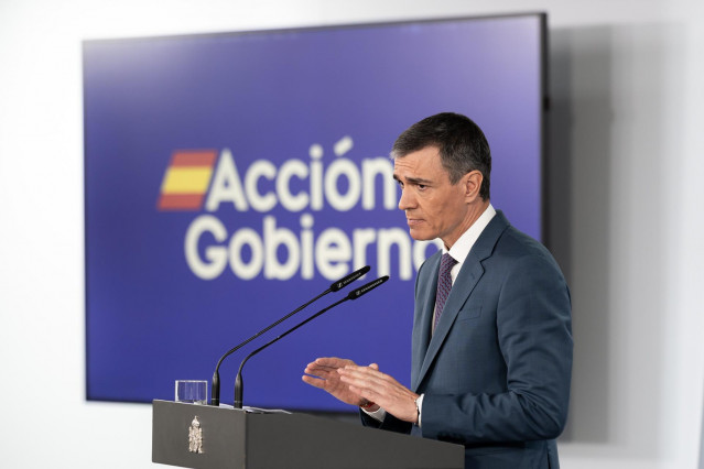 El presidente del Gobierno, Pedro Sánchez, comparece ante los medios, en el Palacio de la Moncloa, a 29 de abril de 2025, en Madrid (España).