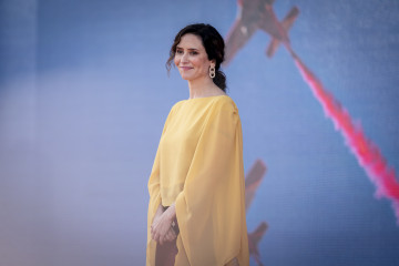 La presidenta de la Comunidad de Madrid, Isabel Díaz Ayuso, durante la entrega de las Grandes Cruces de la Orden del Dos de Mayo, en la Puerta del Sol de Madrid, a 2 de mayo de 2025, en Madrid (Espa