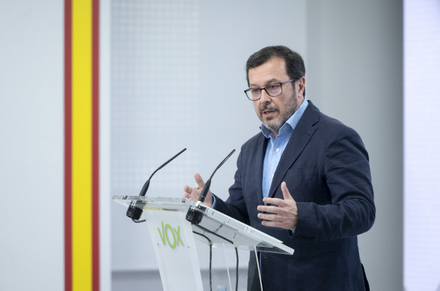 Archivo - El portavoz de Vox, José Antonio Fúster, durante una rueda de prensa tras la reunión del Comité de Acción Política de Vox, en la sede del partido, a 15 de julio de 2024, en Madrid (España)