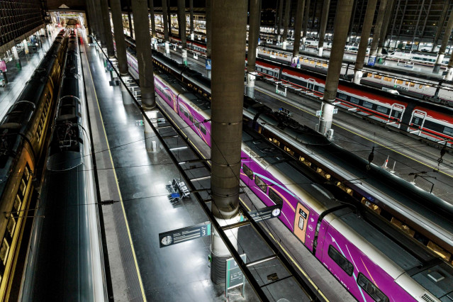 Un tren en la Estación de Atocha, a 4 de mayo de 2025, en Madrid (España).