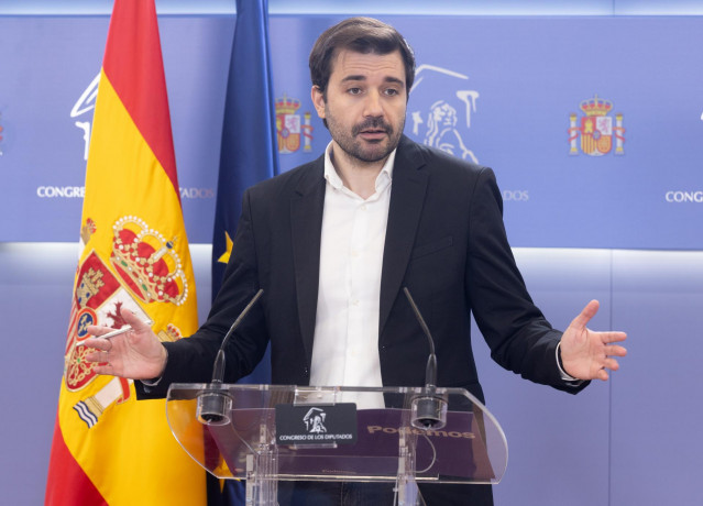 Archivo - El portavoz de Podemos en el Congreso, Javier Sánchez Serna, una rueda de prensa anterior a la Junta de Portavoces, en el Congreso de los Diputados, a 18 de febrero de 2025, en Madrid (España).