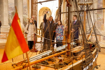 La ministra de Defensa, Margarita Robles, visita en Viso del Marqués (Ciudad Real) el palacio renacentista de los Marqueses de Santa Cruz, sede del Archivo Museo 'Don Álvaro de Bazán, el cual forma
