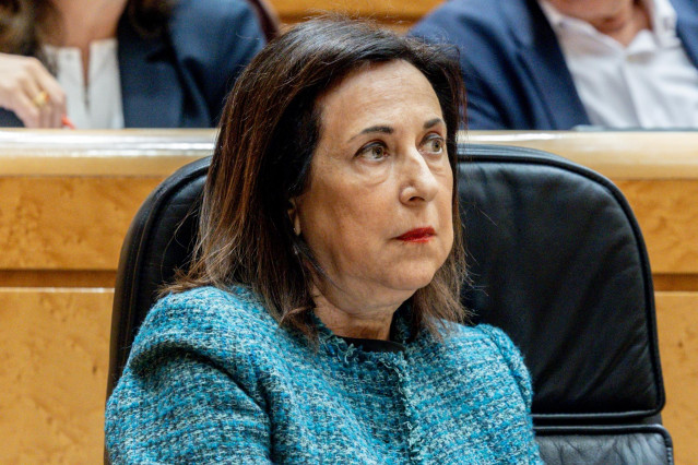 La ministra de Defensa, Margarita Robles, durante una sesión de control al Gobierno, en el Senado, a 22 de abril de 2025, en Madrid (España). El Gobierno responde hoy en la sesión de control a las preguntas de los grupos de la oposición sobre las nuevas l